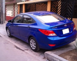 Hyundai Accent Sedan azul MT