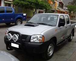 Nissan frontier plateado MT